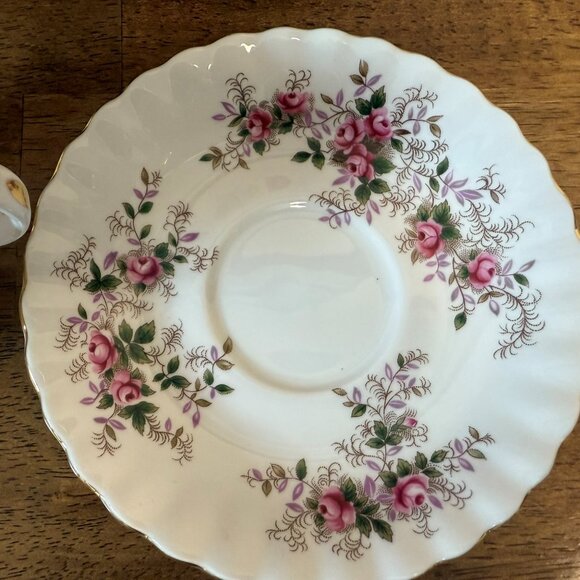 Royal Albert Lavender Rose Teacup and Saucer Set of 4 Vintage Bone China Floral - Picture 8 of 12